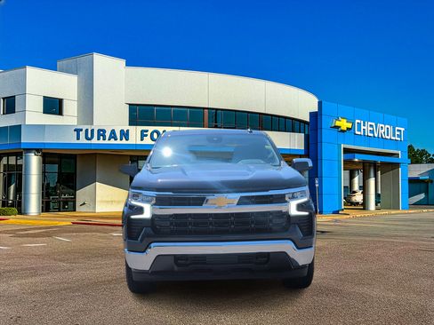 Used 2024 Chevrolet Silverado 1500 LT AWD/4WD image 10