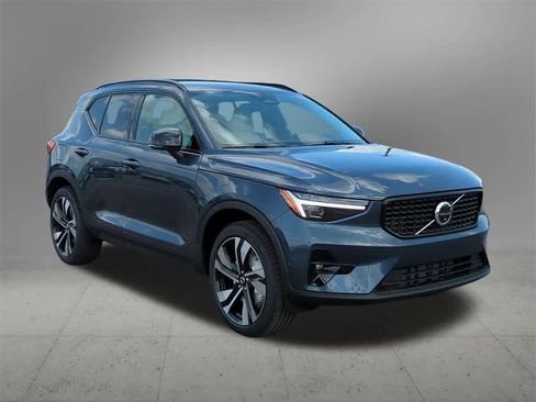 New 2026 Volvo XC40 B5 Ultra w/ Protection Package Premier image 8