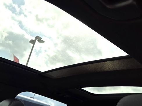 Used 2019 Mercedes-Benz GLC 350e 4MATIC image 14