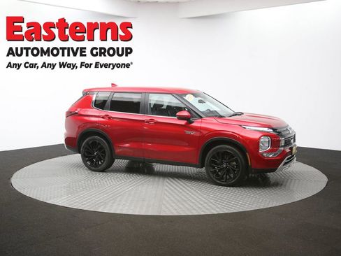 Used 2023 Mitsubishi Outlander SE image 46