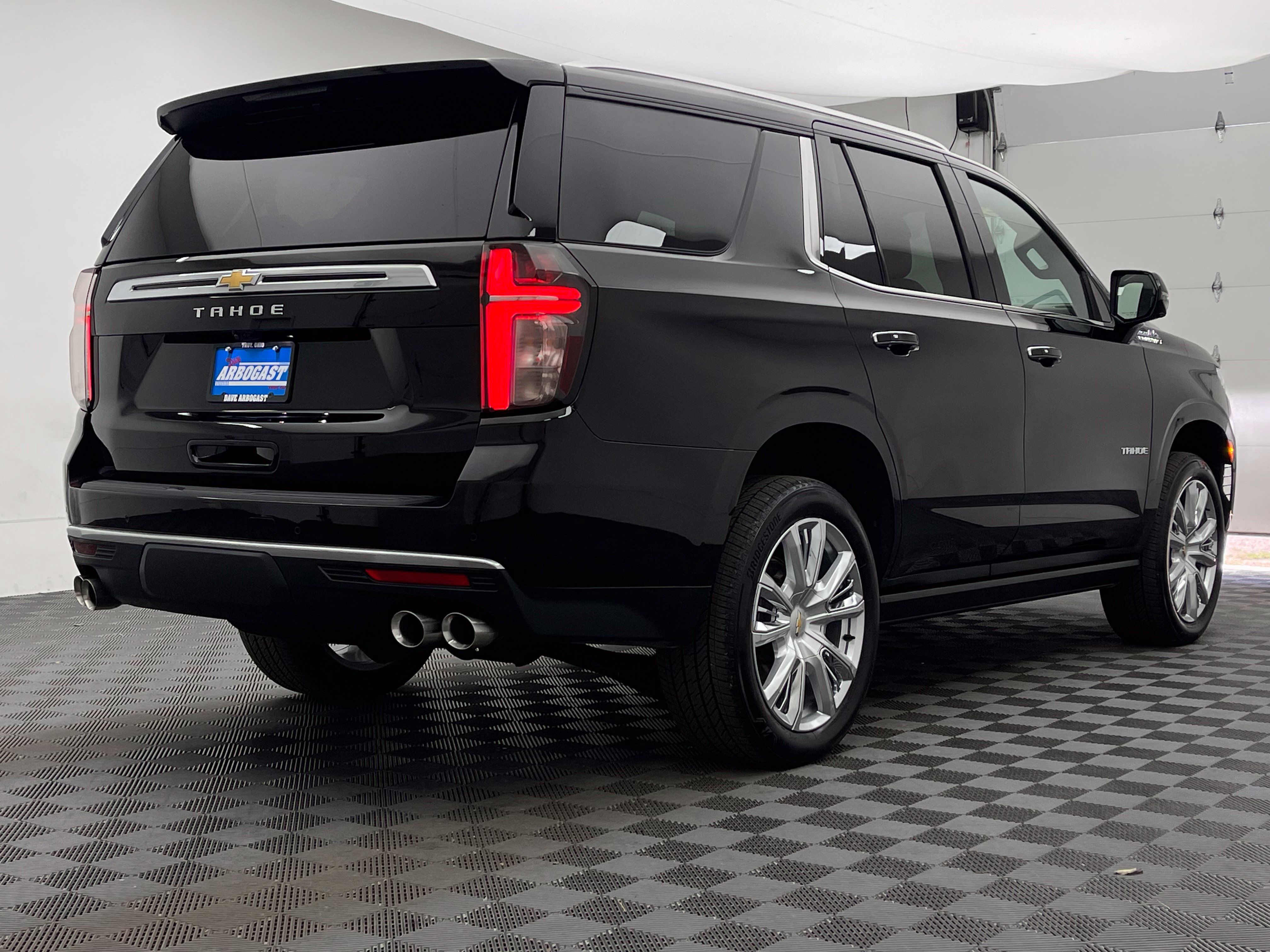 Used 2024 Chevrolet Tahoe High Country AWD/4WD image 10