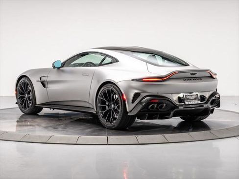Used 2025 Aston Martin V8 Vantage Coupe image 2