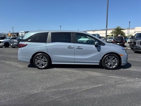 Used 2025 Honda Odyssey Touring image 5