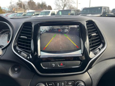 Used 2019 Jeep Cherokee Limited image 30