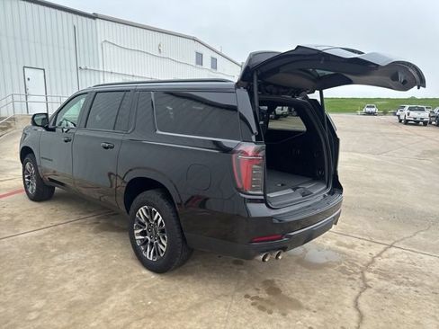 Used 2025 Chevrolet Suburban Z71 AWD/4WD image 4