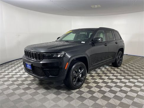 New 2025 Jeep Grand Cherokee 4WD image 1