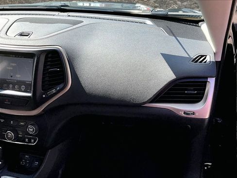 Used 2014 Jeep Cherokee Latitude w/ Cold Weather Group AWD/4WD image 15