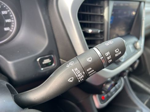 Used 2023 GMC Acadia SLT image 14