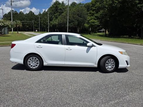 Used 2012 Toyota Camry LE FWD image 29