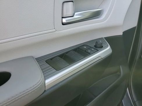 Used 2025 Toyota Sienna XLE w/ XLE Plus Package image 13