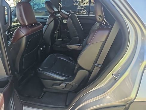 Used 2020 Ford Explorer Platinum w/ Premium Technology Package image 10