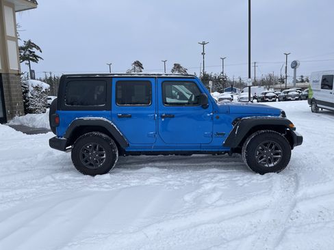 Used 2024 Jeep Wrangler Sport S image 2