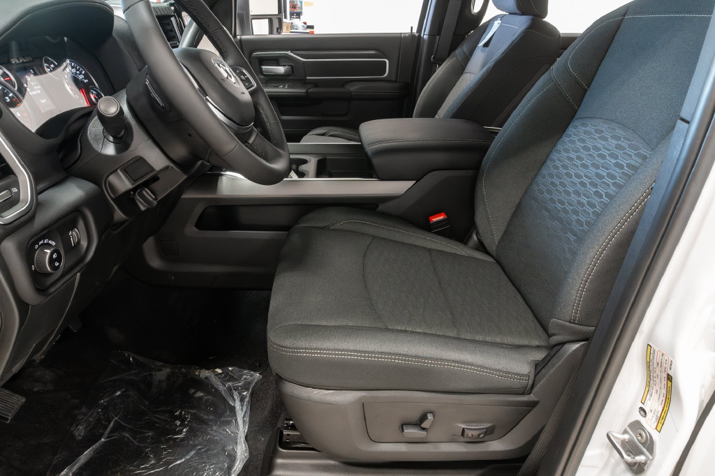 New 2027 RAM 3500 Big Horn AWD/4WD image 11