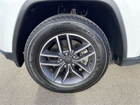 Used 2022 Jeep Grand Cherokee Limited image 10