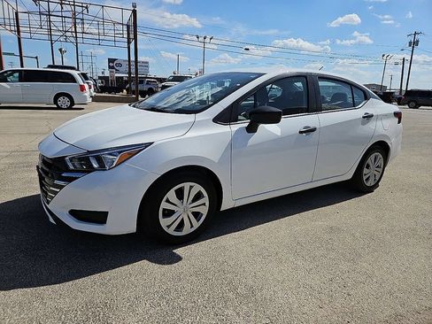 Used 2023 Nissan Versa S FWD image 2