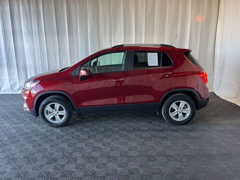 Used 2022 Chevrolet Trax LT w/ LT Convenience Package image 24