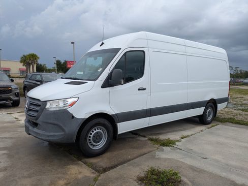 Used 2021 Mercedes-Benz Sprinter 2500 w/ Driver Convenience Package image 8