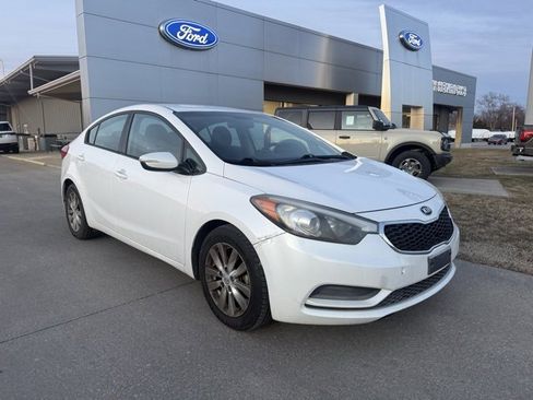 Used 2016 Kia Forte LX w/ LX Popular Plus Package image 2