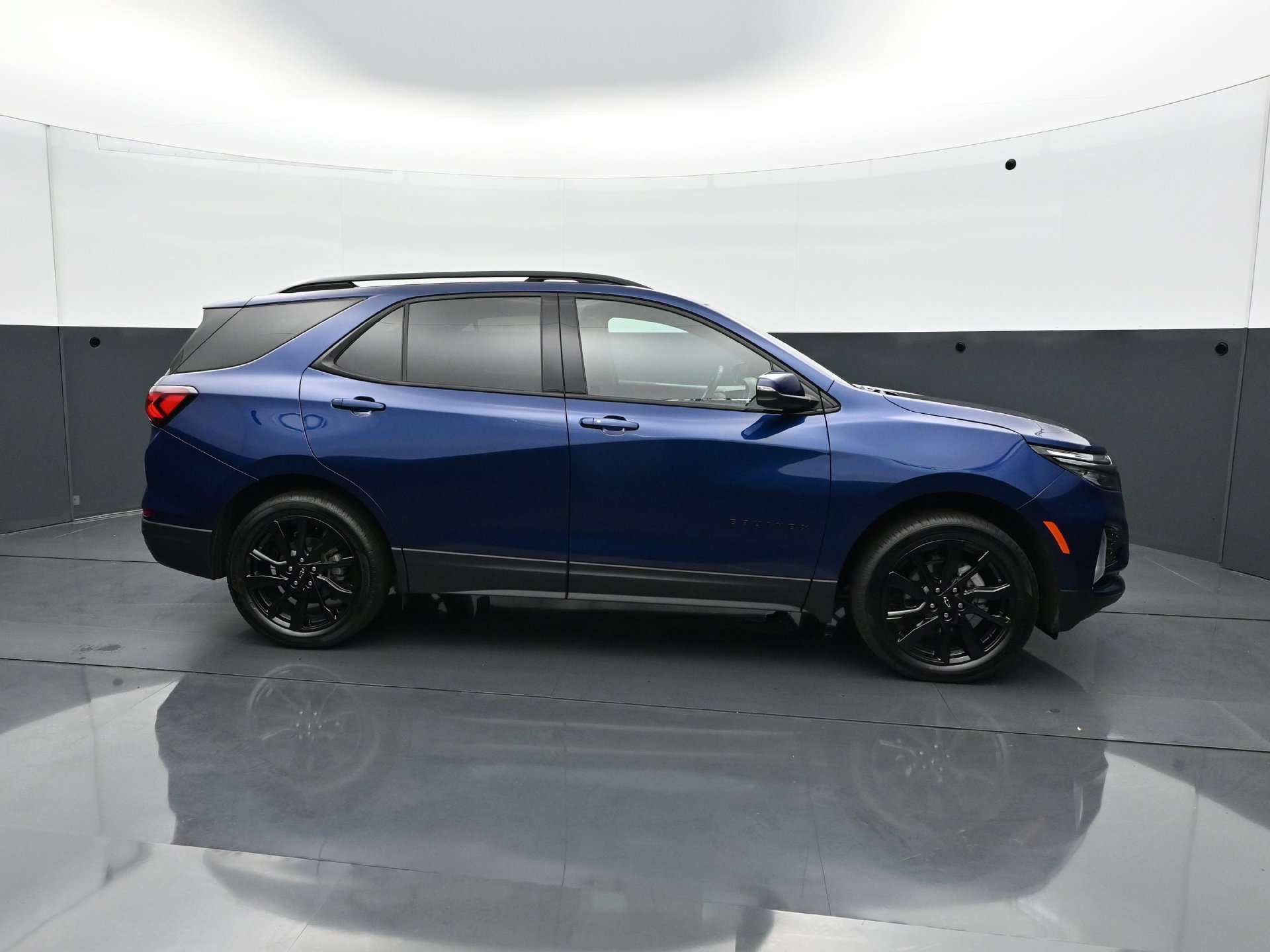 Used 2022 Chevrolet Equinox RS w/ RS Leather Package AWD/4WD image 8