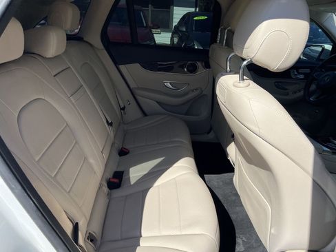 Used 2018 Mercedes-Benz GLC 300 w/ Premium Package image 11