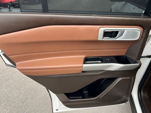 Used 2023 Ford Explorer King Ranch w/ Technology Package image 21