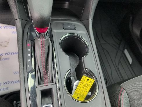 Used 2023 Chevrolet Equinox RS FWD image 32
