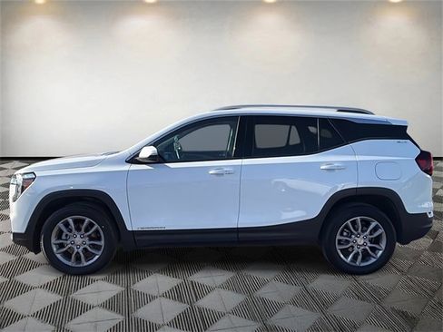 Used 2024 GMC Terrain SLT image 8