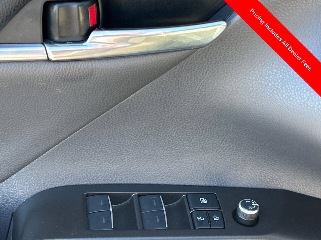 Used 2022 Toyota Camry XLE w/ Navigation Package FWD image 5