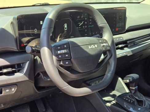 Used 2025 Kia K4 EX FWD image 9