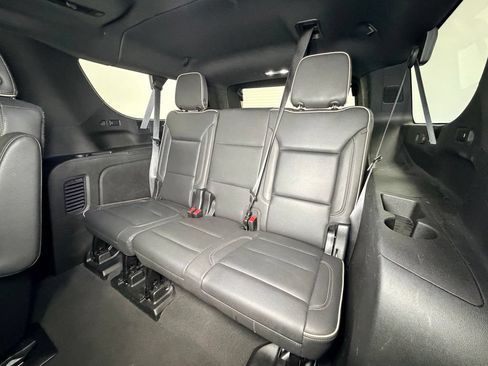 Used 2024 GMC Yukon XL SLT w/ SLT Luxury Package AWD/4WD image 6
