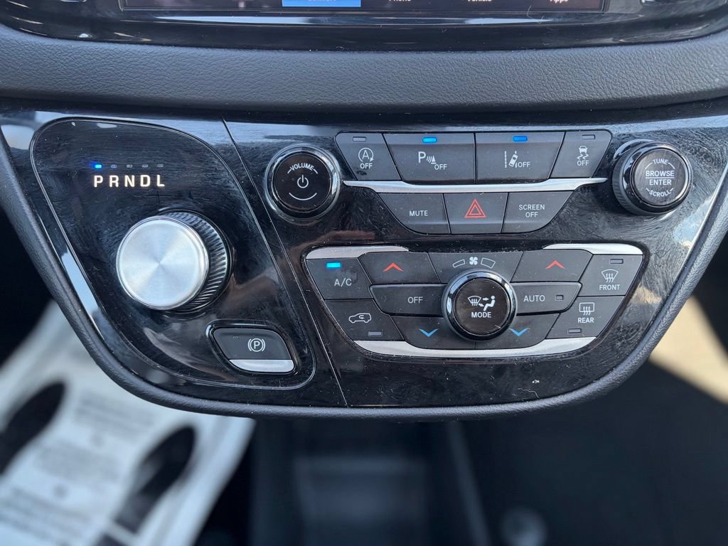 Certified 2025 Chrysler Pacifica Select FWD image 33