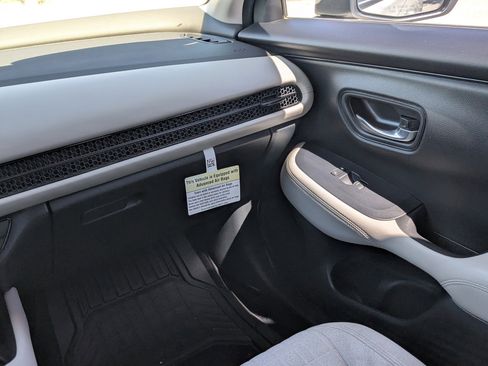 Used 2023 Honda HR-V LX image 18