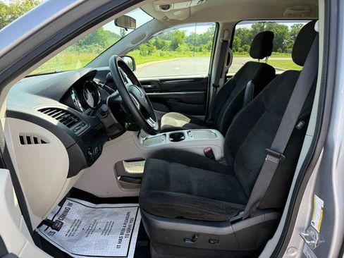 Used 2016 Dodge Grand Caravan SXT w/ Rear Park Assist Package FWD image 11