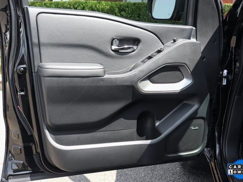 Used 2024 Nissan Frontier SL w/ Technology Package image 11