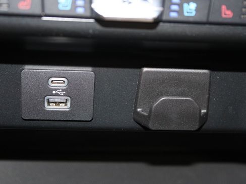 Used 2022 Ford F150 Lariat w/ Equipment Group 501A Mid image 52