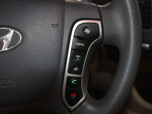 Used 2010 Hyundai Santa Fe GLS image 12