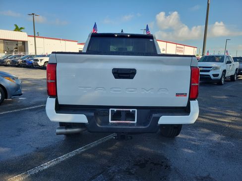 Used 2025 Toyota Tacoma SR5 RWD image 10