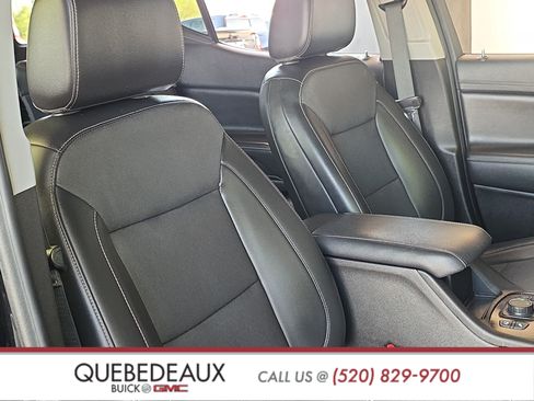 Used 2022 GMC Acadia SLT w/ Preferred Package FWD image 30