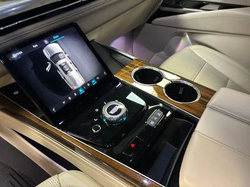 Certified 2025 Cadillac Escalade ESV Sport Platinum w/ LPO, Floor Liner Package AWD/4WD image 25