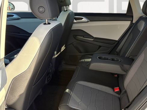 New 2026 Volkswagen Taos SE image 23