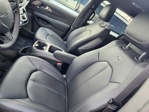 New 2026 Chrysler Pacifica Select w/ S Appearance Package image 12