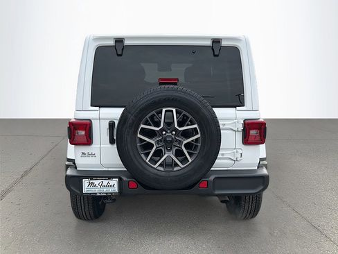 Used 2024 Jeep Wrangler Sahara image 5