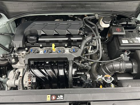Used 2025 Hyundai Venue Limited FWD image 23