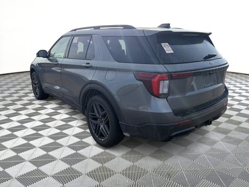 Used 2025 Ford Explorer ST-Line w/ ST-Line Street Pack image 3