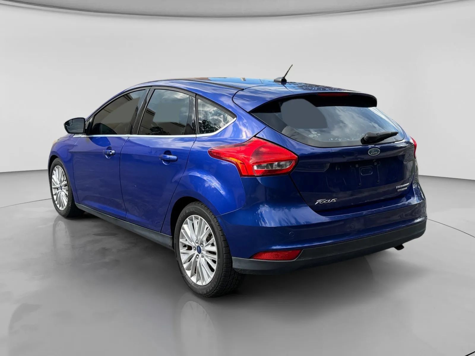 Used 2015 Ford Focus Titanium FWD image 3