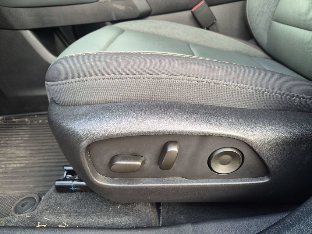 Used 2026 GMC Terrain AT4 w/ Technology Package II AWD/4WD image 18