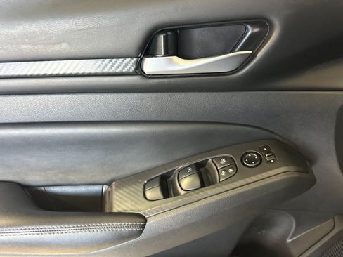 Used 2025 Nissan Altima 2.5 SV FWD image 13