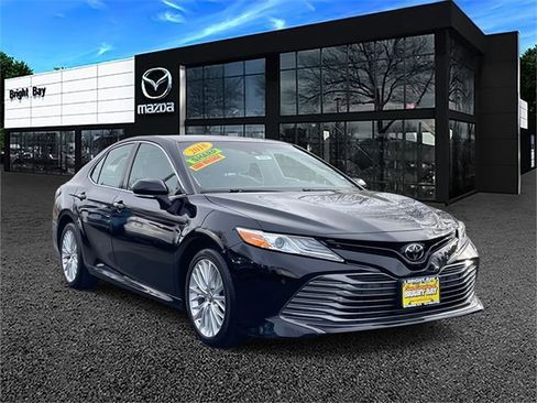 Used 2018 Toyota Camry XLE image 1