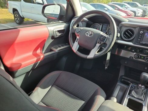 Used 2017 Toyota Tacoma SR5 image 7