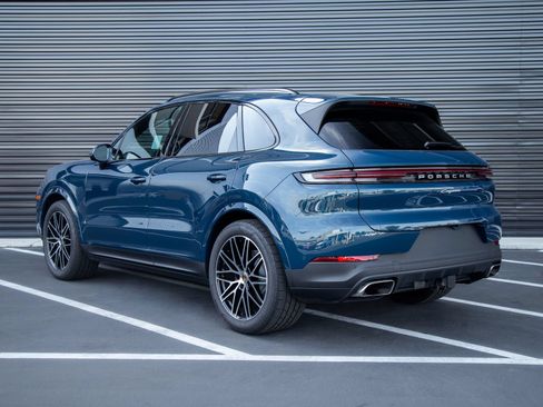 Certified 2026 Porsche Cayenne AWD/4WD image 3